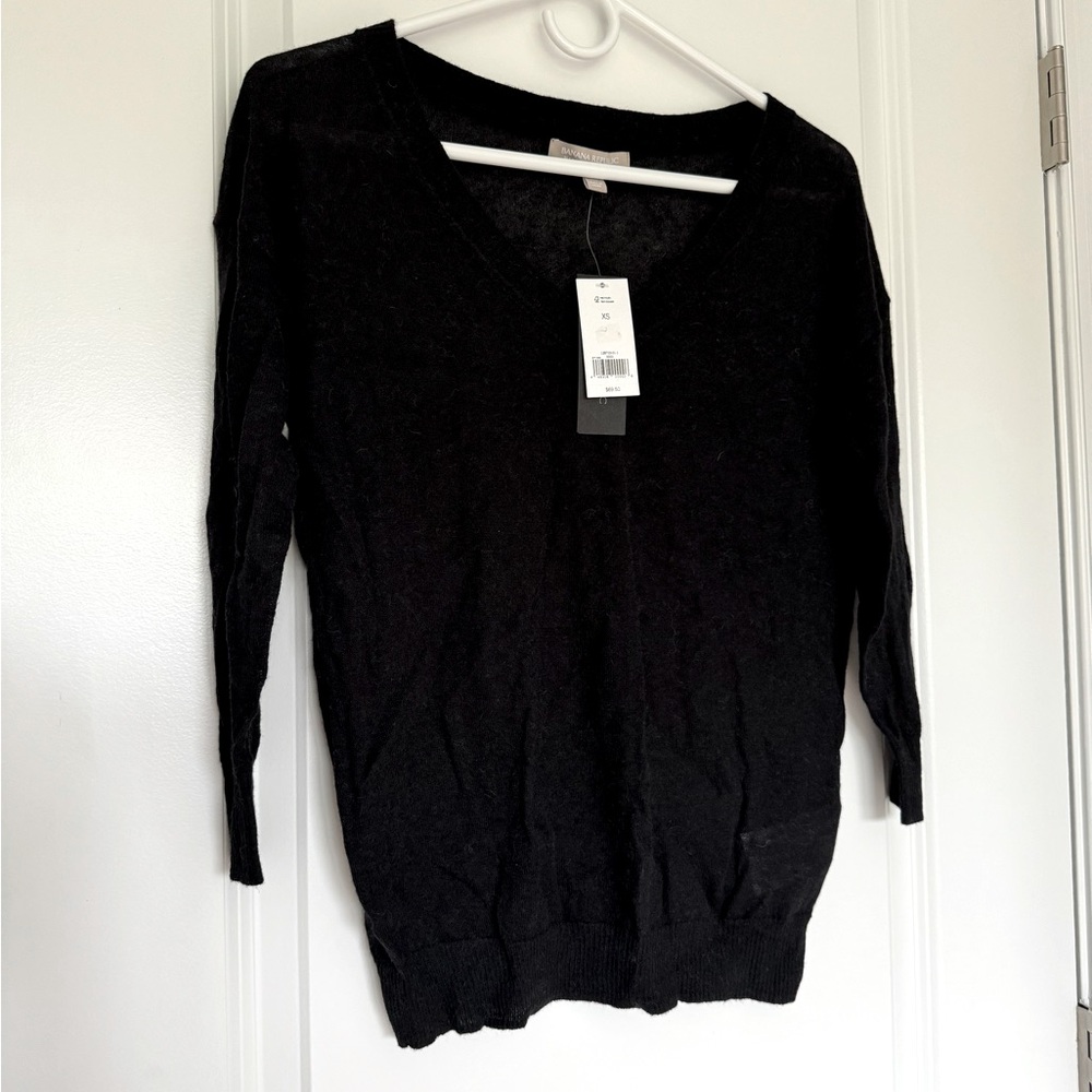 Banana Republic Women's Black "Italian Yarn" V-Neck Sweater (XS)